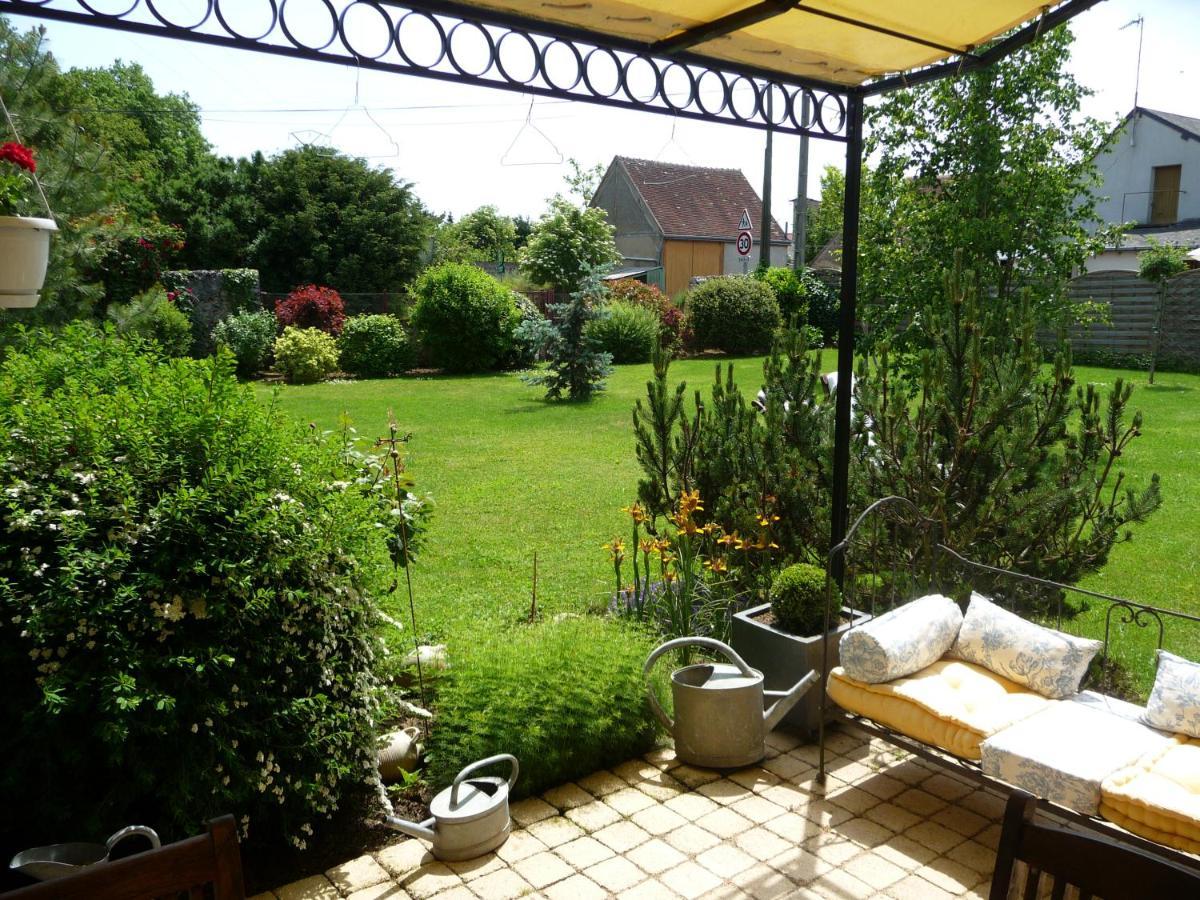 Bed and Breakfast Les Jarrieres à Dame-Marie-les-Bois Extérieur photo