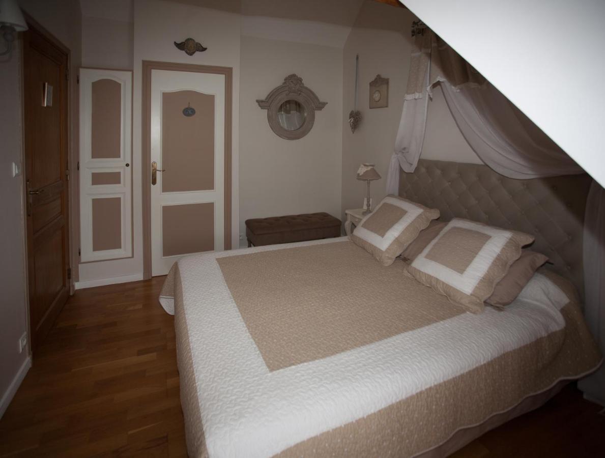 Bed and Breakfast Les Jarrieres à Dame-Marie-les-Bois Extérieur photo