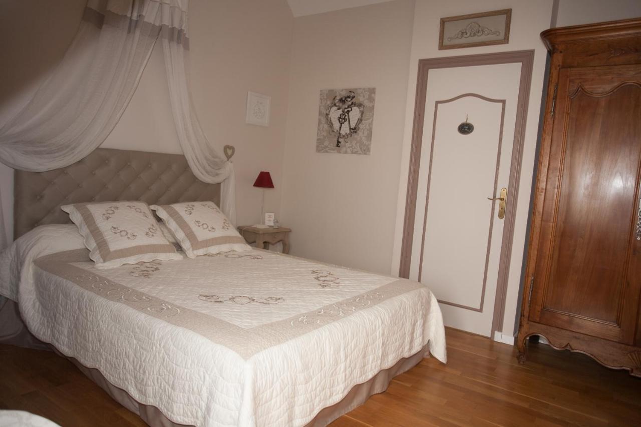 Bed and Breakfast Les Jarrieres à Dame-Marie-les-Bois Extérieur photo
