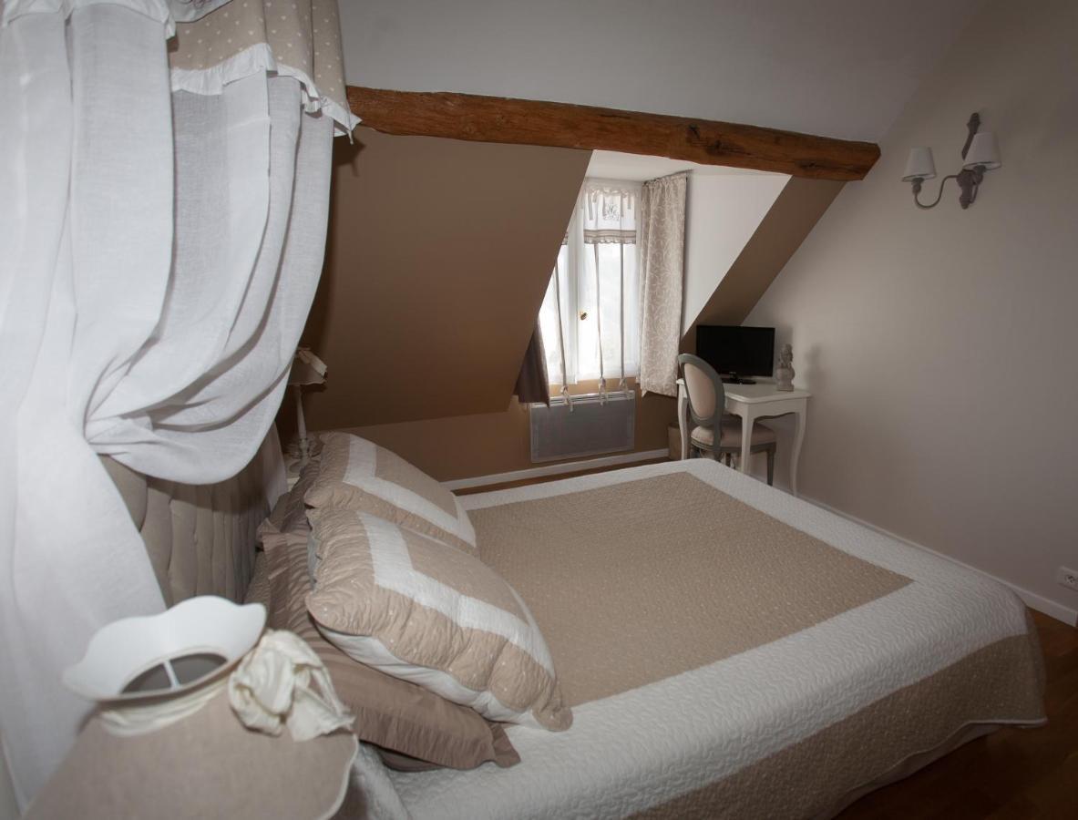 Bed and Breakfast Les Jarrieres à Dame-Marie-les-Bois Extérieur photo
