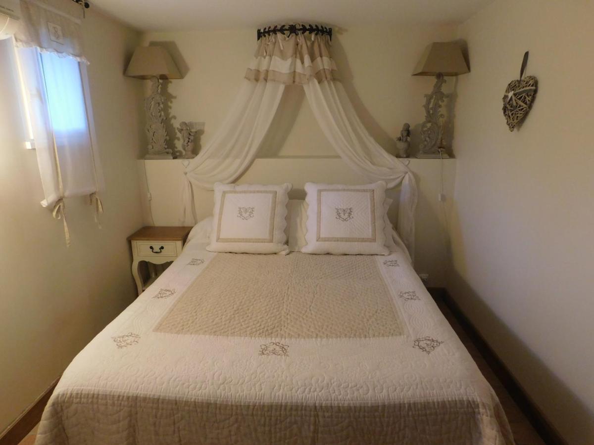 Bed and Breakfast Les Jarrieres à Dame-Marie-les-Bois Extérieur photo