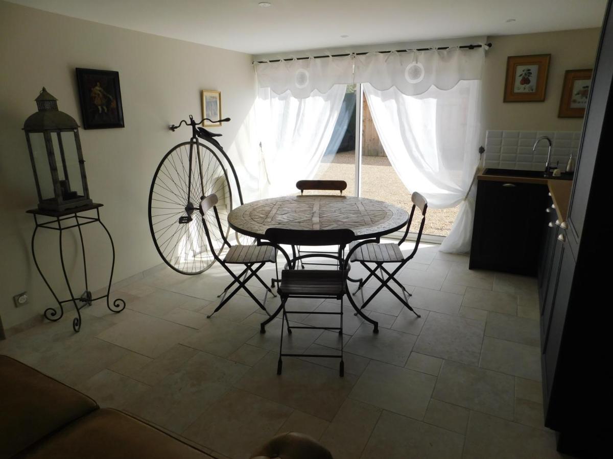 Bed and Breakfast Les Jarrieres à Dame-Marie-les-Bois Extérieur photo