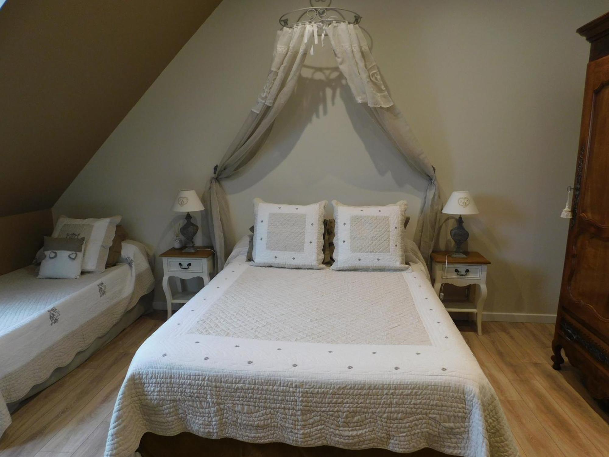Bed and Breakfast Les Jarrieres à Dame-Marie-les-Bois Extérieur photo