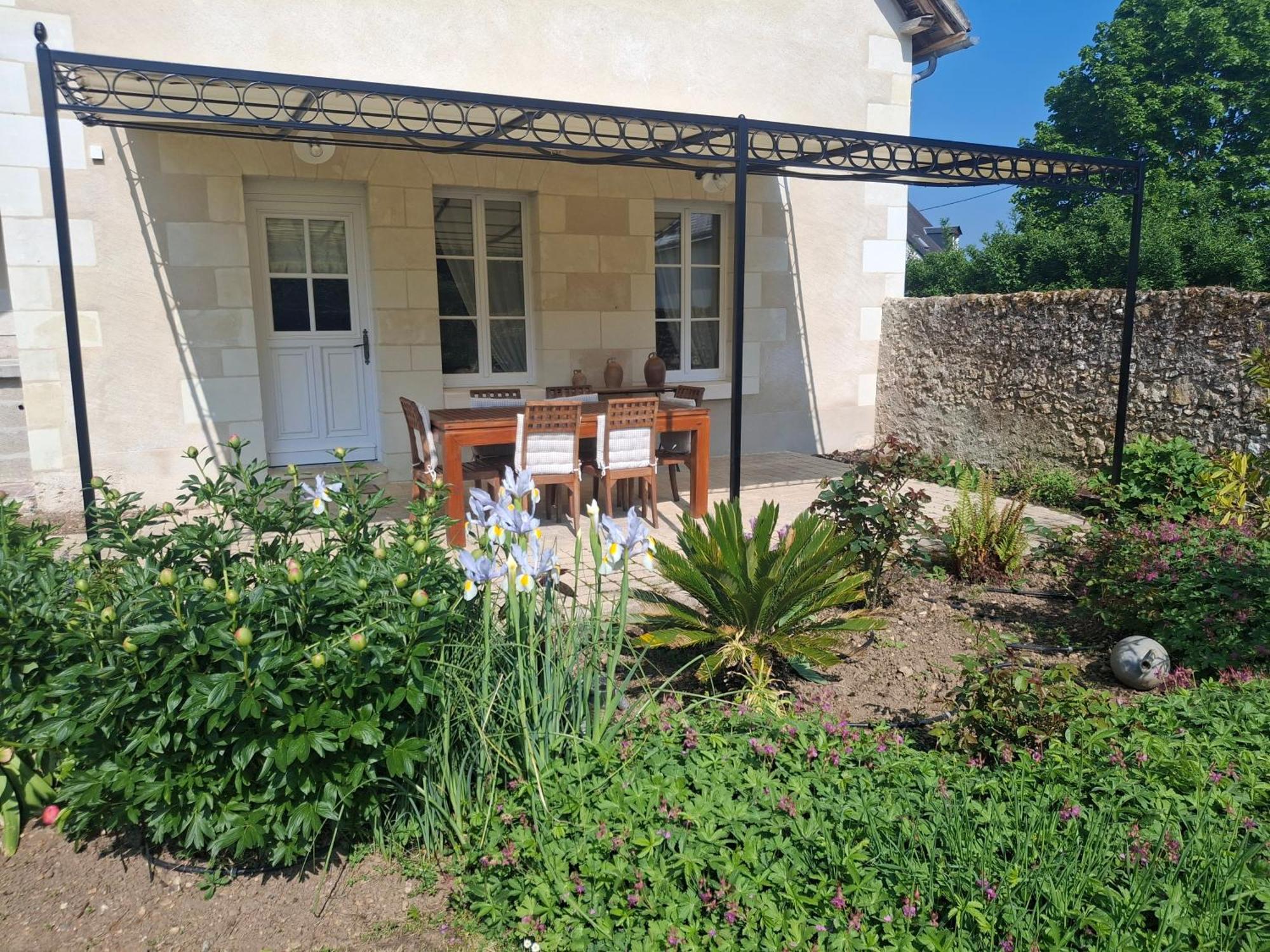 Bed and Breakfast Les Jarrieres à Dame-Marie-les-Bois Extérieur photo
