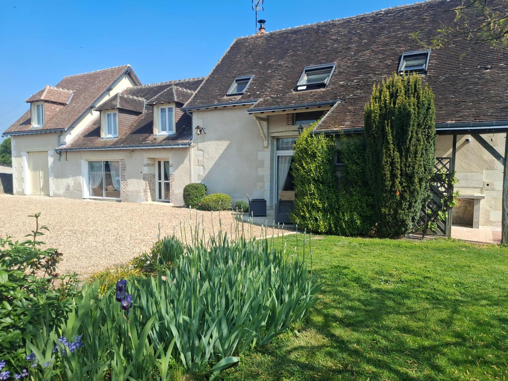 Bed and Breakfast Les Jarrieres à Dame-Marie-les-Bois Extérieur photo